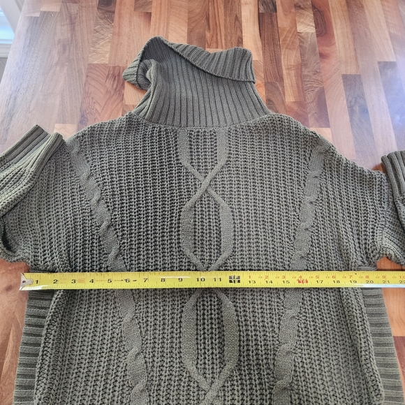 Express Cable Knit Cowl Neck Circle Hem Olive Green Sweater Size Small NWT - Picture 7 of 9